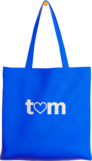 Bolsa de tela azul con el isotipo de Travelium