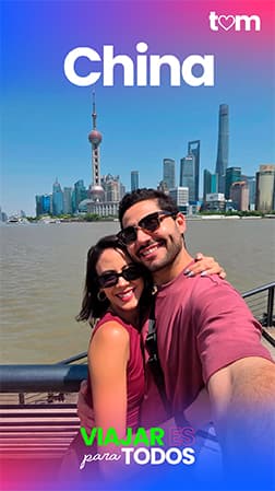 Publicación China con pareja frente a Shanghái