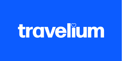 Logotipo blanco sobre azul Travelium