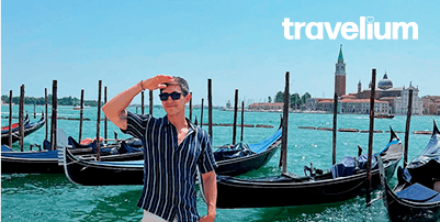 Logotipo sobre fotografía en Venecia